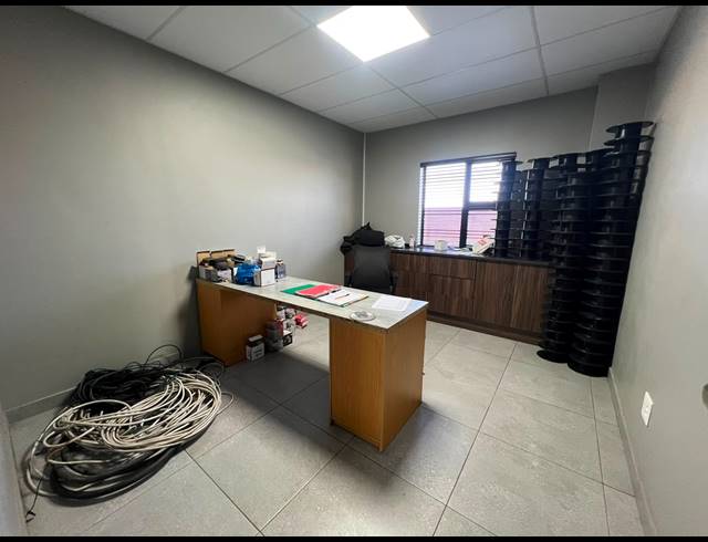 2,865M² WAREHOUSE TO LET IN KNOPJESLAAGTE